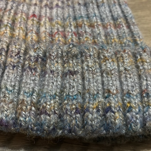No brand multi color beanie with puff ball - Picture 3 of 5